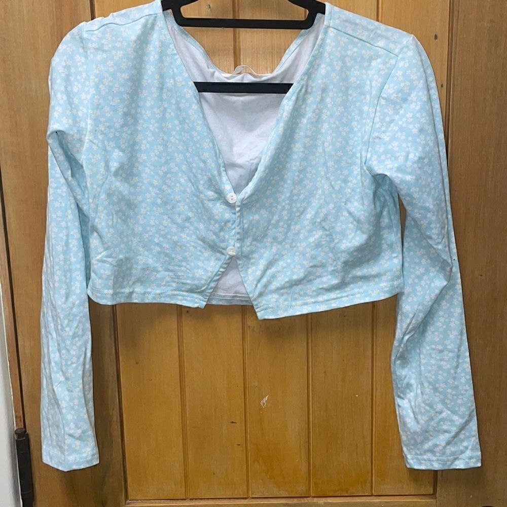 Size M long sleeve cropped blue flowered top 437
